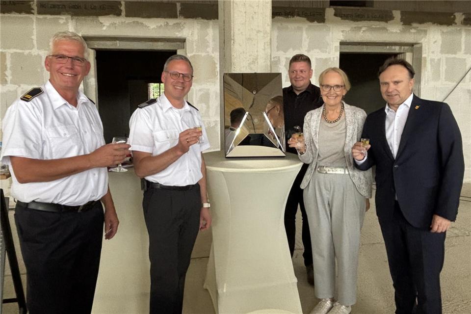 Legten den Grundstein für die neue Feuer- und Rettungswache in Borken (v.l.): Stefan Döking, Kai Sobbe, Achim Suttrup, Mechtild Schulze Hessing, Dr. Kai Zwicker.