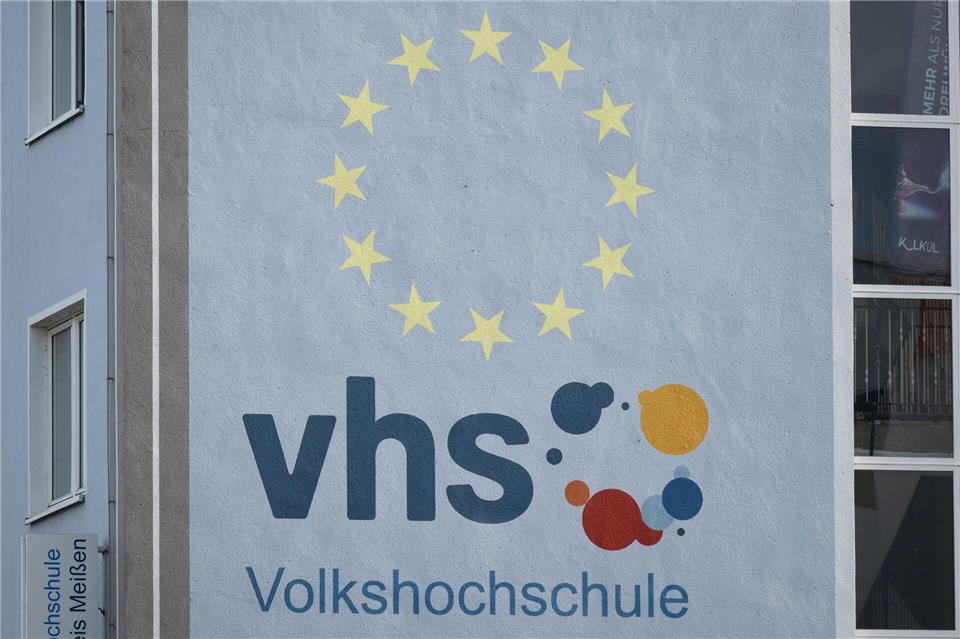 Lehrerfortbildungen finden künftig auch in Volkshochschulen statt. (Archivbild)Sebastian Kahnert/dpa