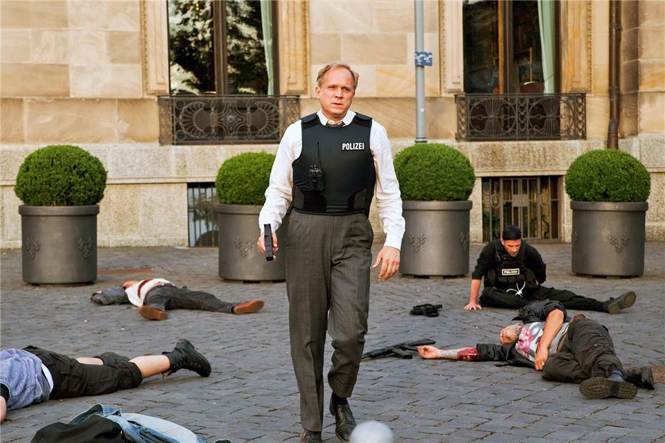 Leichen, Leichen, Leichen: Kommissar Felix Murot als LKA-Ermittler (Ulrich Tukur) in einer Szene der „Tatort“-Folge „Im Schmerz geboren“, die 2015 einen Grimme-Preis bekam. (Archivbild)picture alliance / dpa