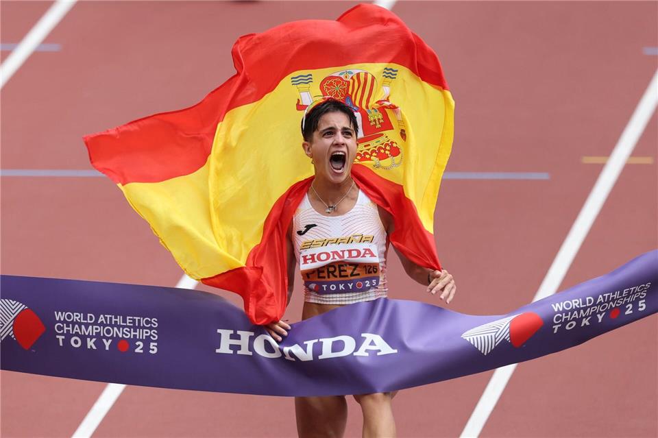 Bilder des Tages Leichtathletik Weltmeisterschaft in Tokio - Maria Perez aus Spanien jubelt nach dem Sieg im GehenOliver Weiken/dpa