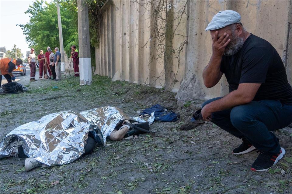 Leid in der UkraineAndrii Marienko/AP/dpa