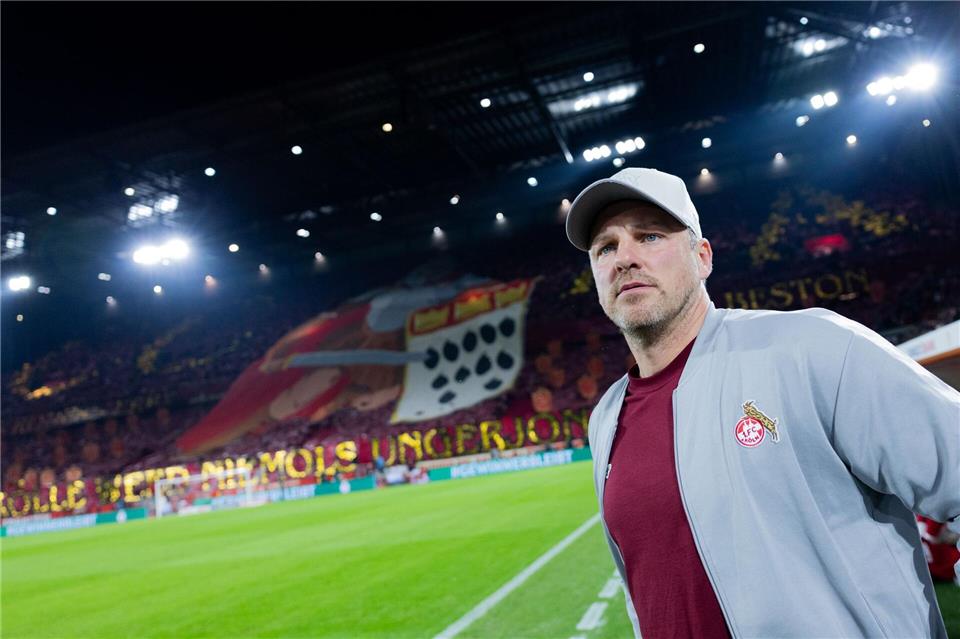 Tradition trifft Moderne: Der Pokal im Videobeweis-Dilemma  Leidtragender einer Fehlentscheidung: Kölns Trainer Lukas Kwasniok.Rolf Vennenbernd/dpa