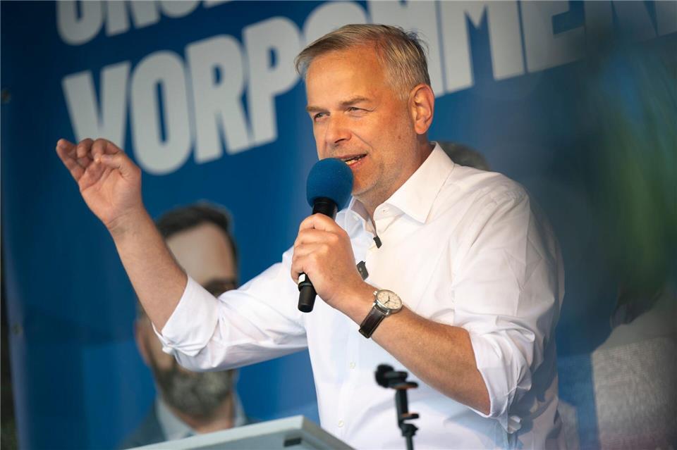 Leif-Erik Holm, AfD-Ministerpräsidentenkandidat für die Landtagswahl in MV, erhofft sich Schwung von der vorhergehenden Landtagswahl in Sachsen-Anhalt.Philip Dulian/dpa