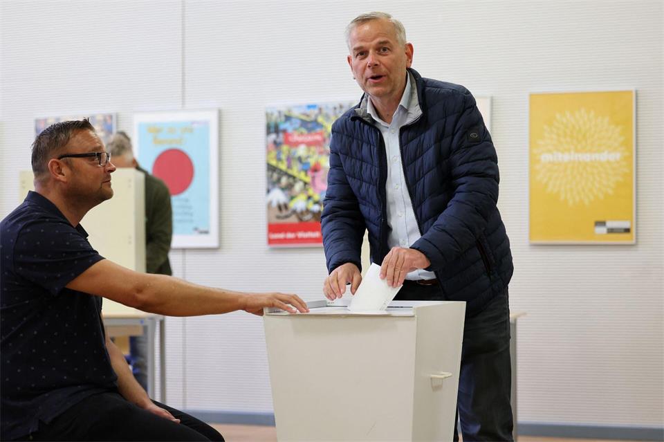Leif-Erik Holm, Ministerpräsidentenkandidat der AfD für die Landtagswahl in Mecklenburg-Vorpommern, hat gewählt.Jens Büttner/dpa