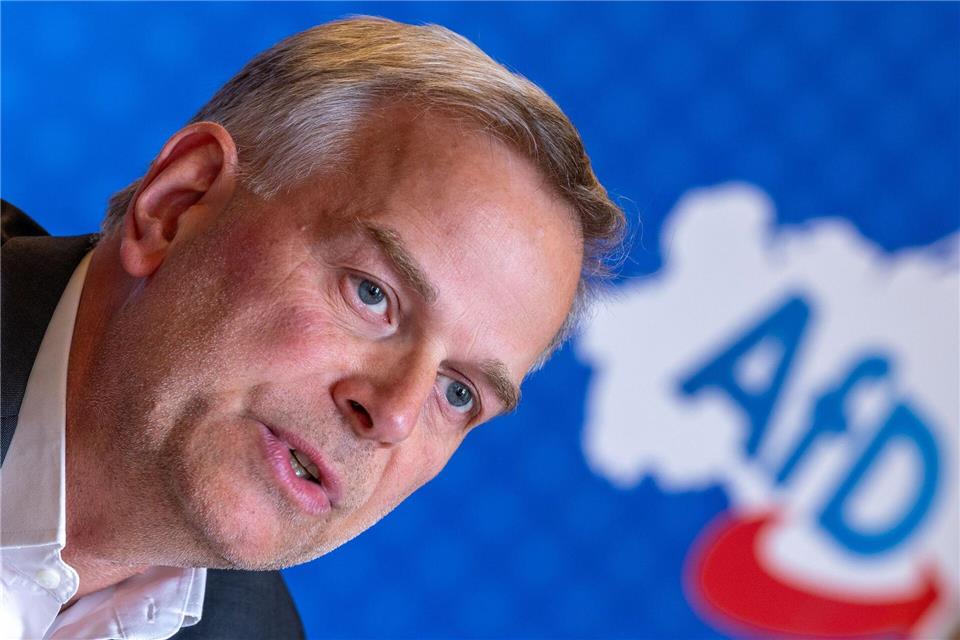Leif-Erik Holm hat sich von der Fahrbereitschaft des Bundestags zum AfD-Parteitag in Erfurt fahren lassen – unerlaubt? (Archivbild)Jens Büttner/dpa
