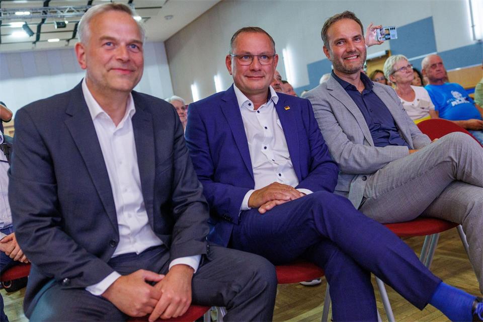 Leif-Erik Holm will im Fall eines Wahlsiegs seiner Partei in Mecklenburg-Vorpommern neuer Ministerpräsident werden. Jens Büttner/dpa