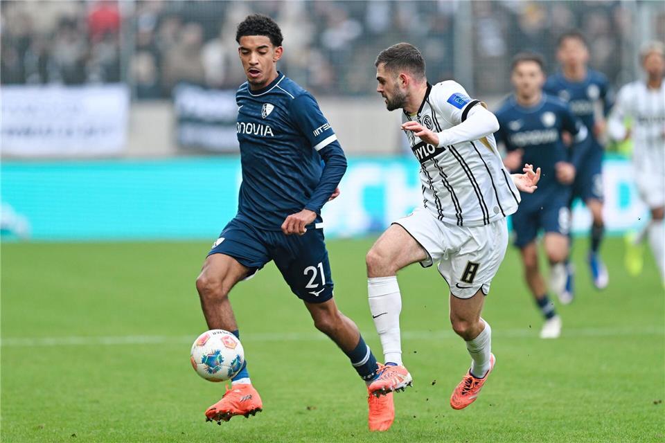 Leihspieler Francis Onyeka (l) ist einer der erfolgreichsten Bochumer Profis in dieser Saison. (Archivbild)Uwe Anspach/dpa