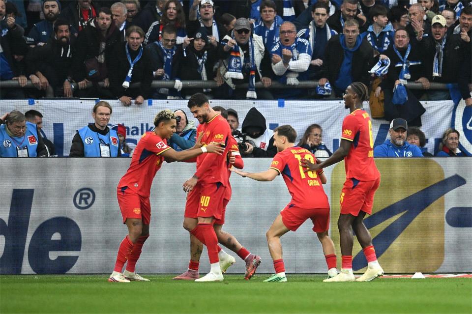 Leipzig feiert das Tor zum 1:0. Fabian Strauch/dpa