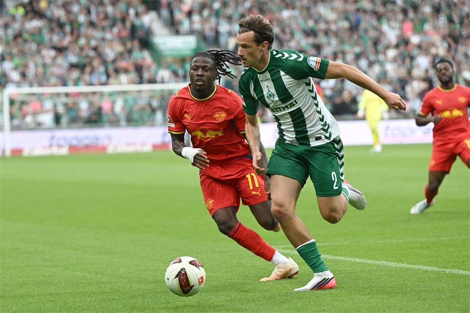 Leipzig versuchte es immer wieder über Flüegelspieler Johan Bakayoko.Carmen Jaspersen/dpa