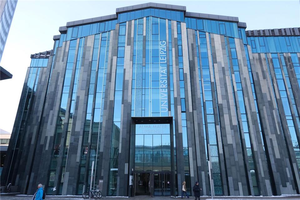 Leipziger Forscher haben bei Erfurt ein mögliches Pest-Massengrab entdeckt. (Symbolbild)Sebastian Willnow/dpa