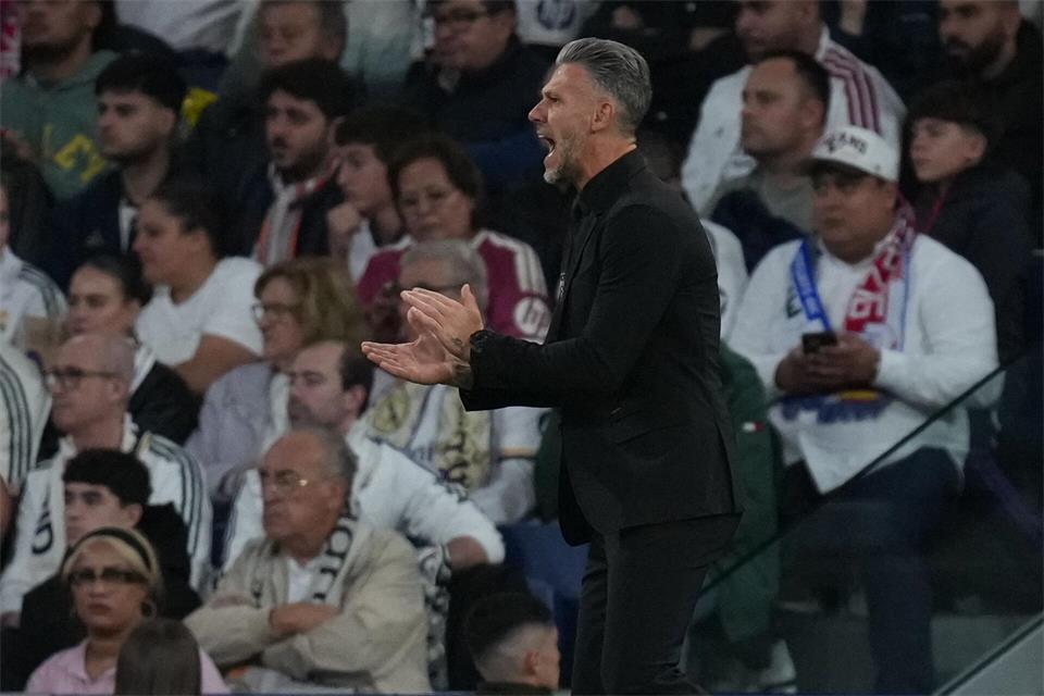 Leipzigs Cheftrainer Martin Demichelis war mit der Reaktion seiner Mannschaft zufrieden, mit dem Ergebnis nicht. Bernat Armangue/AP/dpa