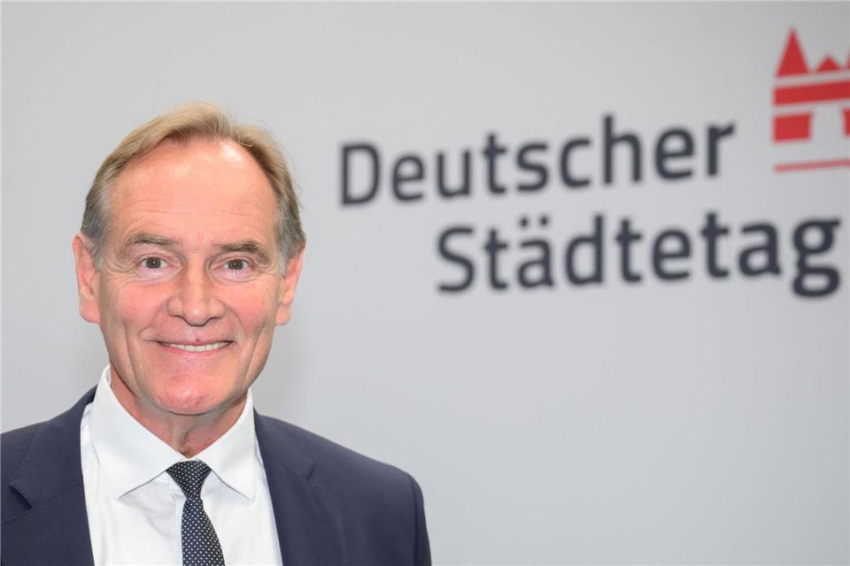 Leipzigs Oberbürgermeister beschreibt stark steigende Kosten für die Pflege. (Archivbild)Julian Stratenschulte/dpa
