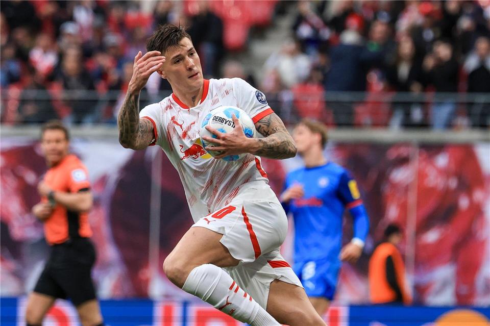 Leipzigs Spieler Benjamin Sesko wird nach einer Einigung beider Vereine wohl zu Manchester United wechseln.Jan Woitas/dpa