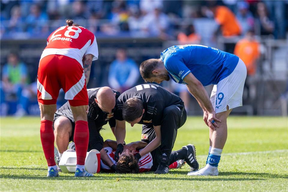 Leite wird auf dem Feld behandeltDavid Inderlied/dpa