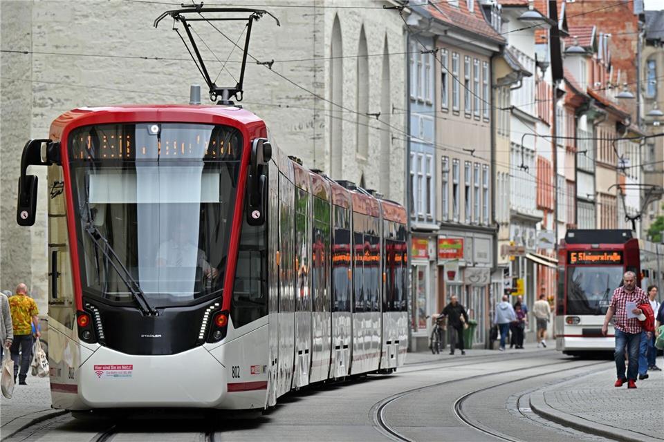Leitsysteme und akustische Signale sind laut ADAC an allen getesteten Erfurter Haltestellen vorhanden. (Symbolbild)Martin Schutt/dpa