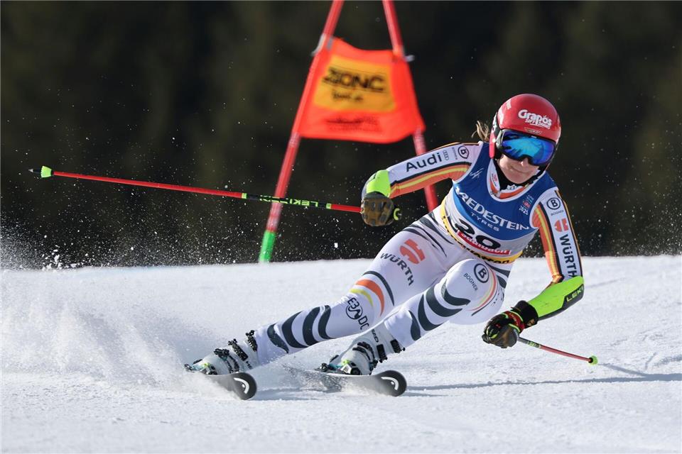 Lena Dürr zeigte im WM-Riesenslalom eine überraschend gute Leistung.Marco Trovati/AP/dpa