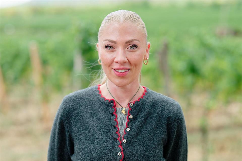Lena Roie steht im Finale zur Wahl der Deutschen Weinmajestät. (Archivbild)Uwe Anspach/dpa