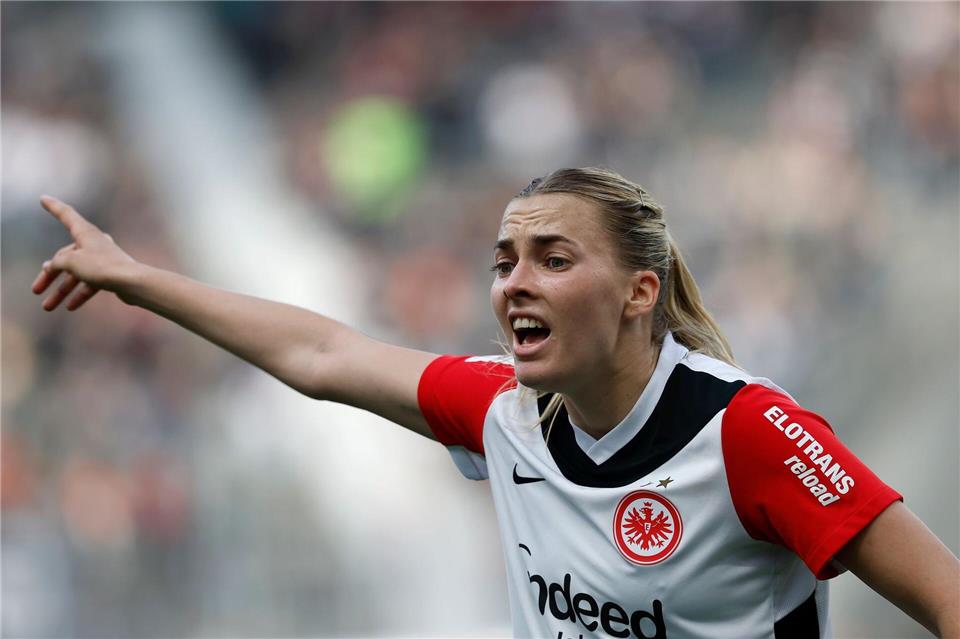 Lenkt nach dem Aus in der Champions League den Blick auf den Europa Cup: Laura Freigang.Heiko Becker/dpa