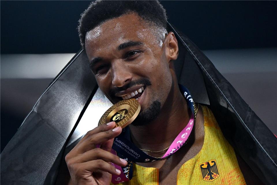 Leo Neugebauer freut sich über Gold im Zehnkampf bei der Europameisterschaft in Birmingham.Sven Hoppe/dpa