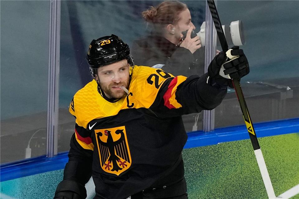 Leon Draisaitl schwört auf Senf als Mittel gegen Krämpfe. (Archivbild)Hassan Ammar/AP/dpa