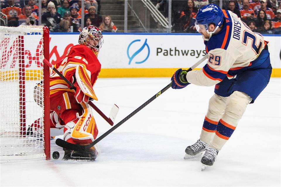 Leon Draisaitl traf gegen Calgary gleich dreimal.Amber Bracken/The Canadian Press/AP/dpa