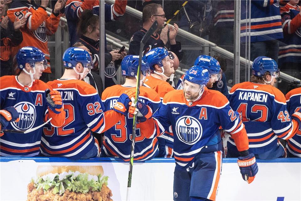 Leon Draisaitl von den Edmonton Oilers erzielte gegen die Anaheim Ducks bereits sein 28. Saisontor.Jason Franson/The Canadian Press via AP/dpa