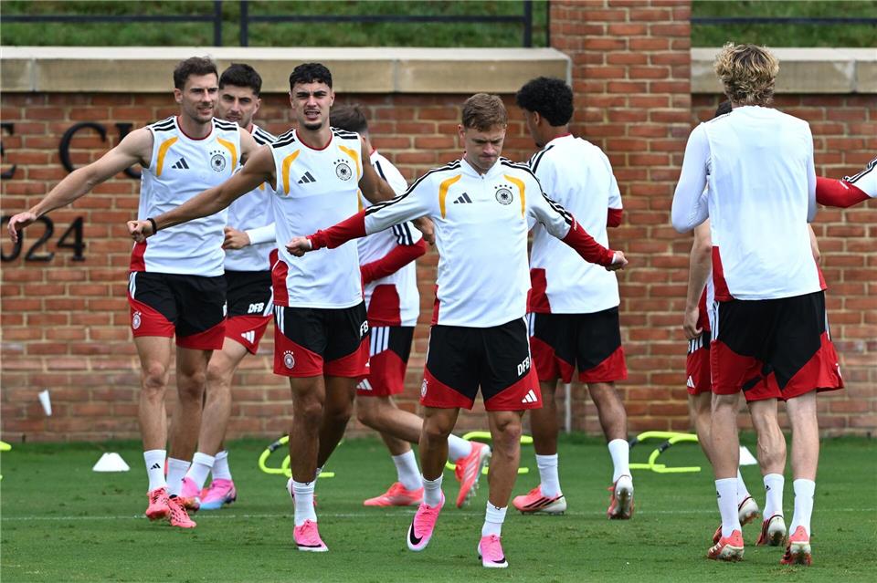 Leon Goretzka, Aleksandar Pavlovic und Joshua Kimmich beim Abschlusstraining vor dem WM-Gruppenspiel gegen die Elfenbeinküste.Federico Gambarini/dpa