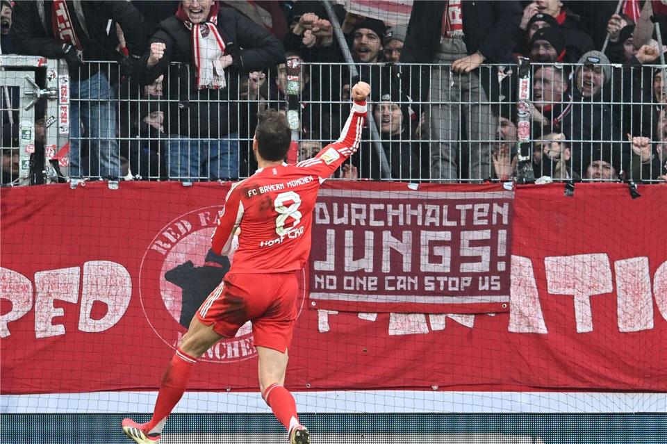 Leon Goretzka jubelt über sein Tor in Bremen.Carmen Jaspersen/dpa