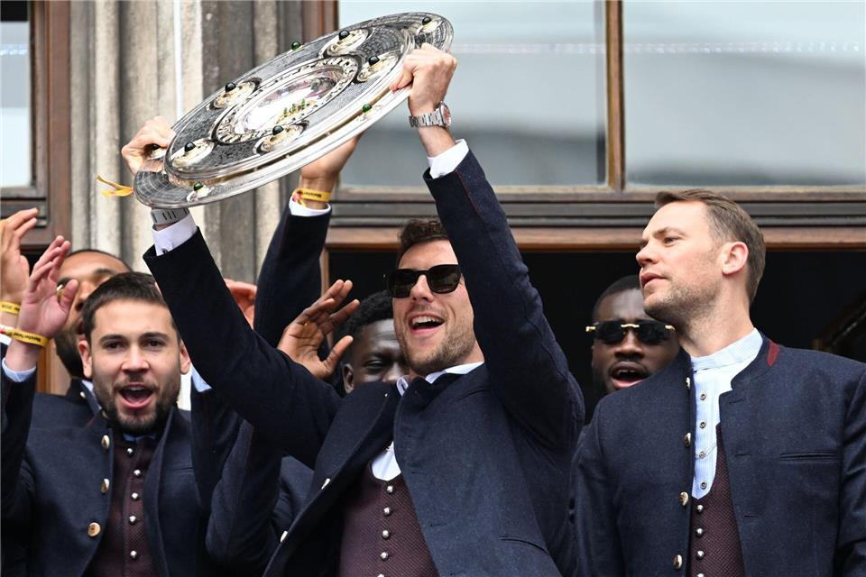 Leon Goretzka (m) will sich mit dem Double verabschieden.Sven Hoppe/dpa