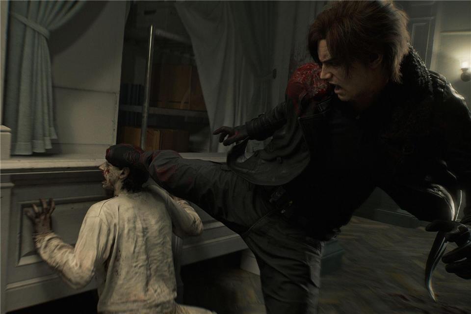 Leon S. Kennedy räumt auf - notfalls auch mit Faust und Fuß, wenn Kettensägen, Äxte oder andere Waffen gerade nicht zur Hand sind.Capcom/dpa-tmn