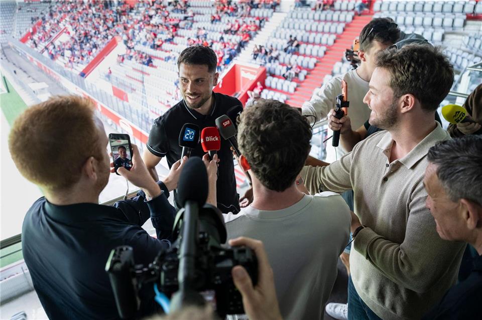 Leonardo Bertone vom FC Thun ist Schweizer Meister. Alessandro Della Valle/KEYSTONE/dpa