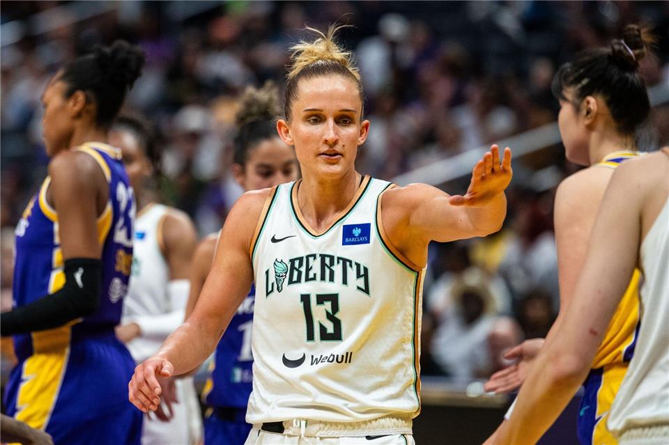 Leonie Fiebich ist mit dem Titelverteidiger New York Liberty sicher in den WNBA-Playoffs.Maximilian Haupt/dpa