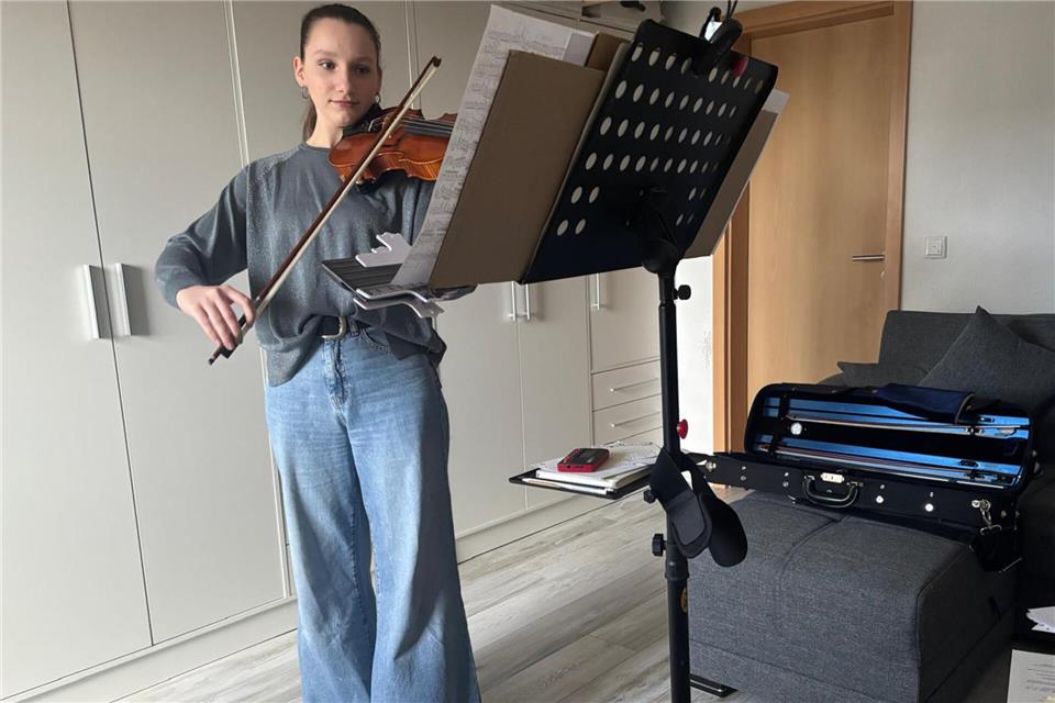 Leonie Minga in ihrem Probenraum bei ihr zu Hause.