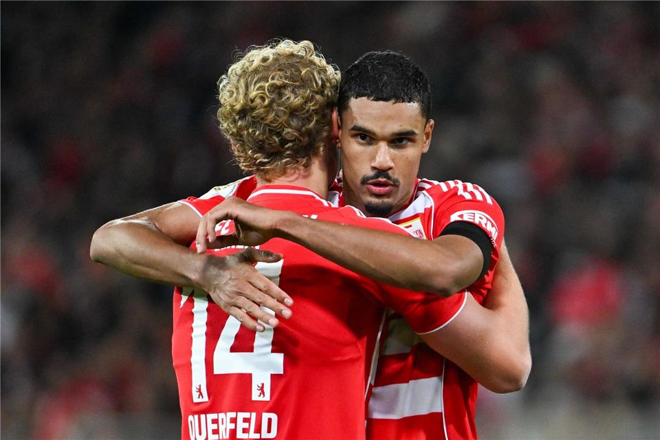 Baumgart vermeidet Details: Keine Hertha-Schlagzeile  Leopold Querfeld und Danilho Doekhi trafen für Union gegen Bielefeld. Soeren Stache/dpa