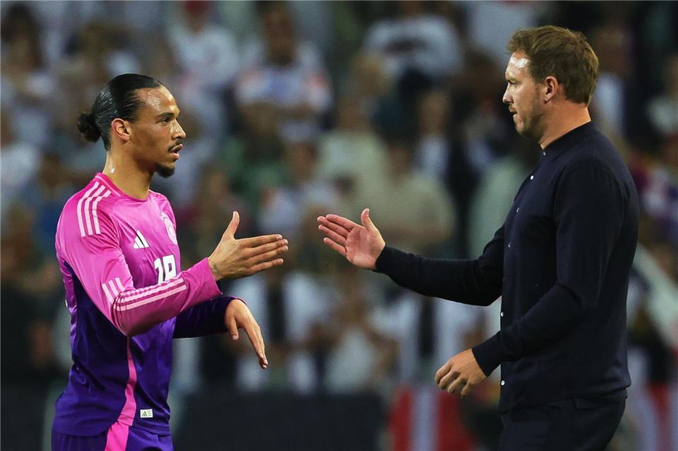 Leroy Sané (l.) kehrt in die Nationalmannschaft zurück. (Archivbild)Christian Charisius/dpa
