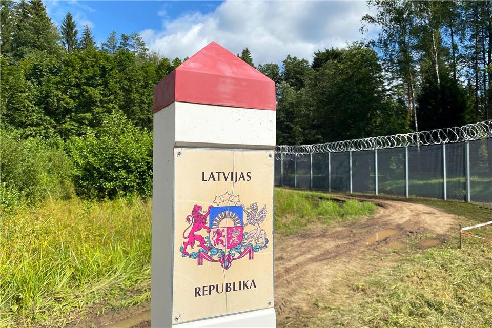 Lettland will seine Ostgrenze mit Verteidigungsanlagen und physischen Barrieren gegen mögliche Angriffe sichern. (Archivbild)Alexander Welscher/dpa