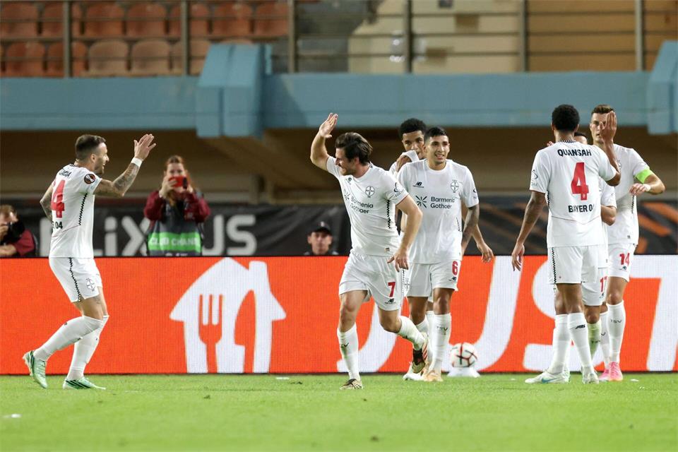 Leverkusen jubelt über ein Tor auf Kreta. Uncredited/InTime Sports/AP/dpa