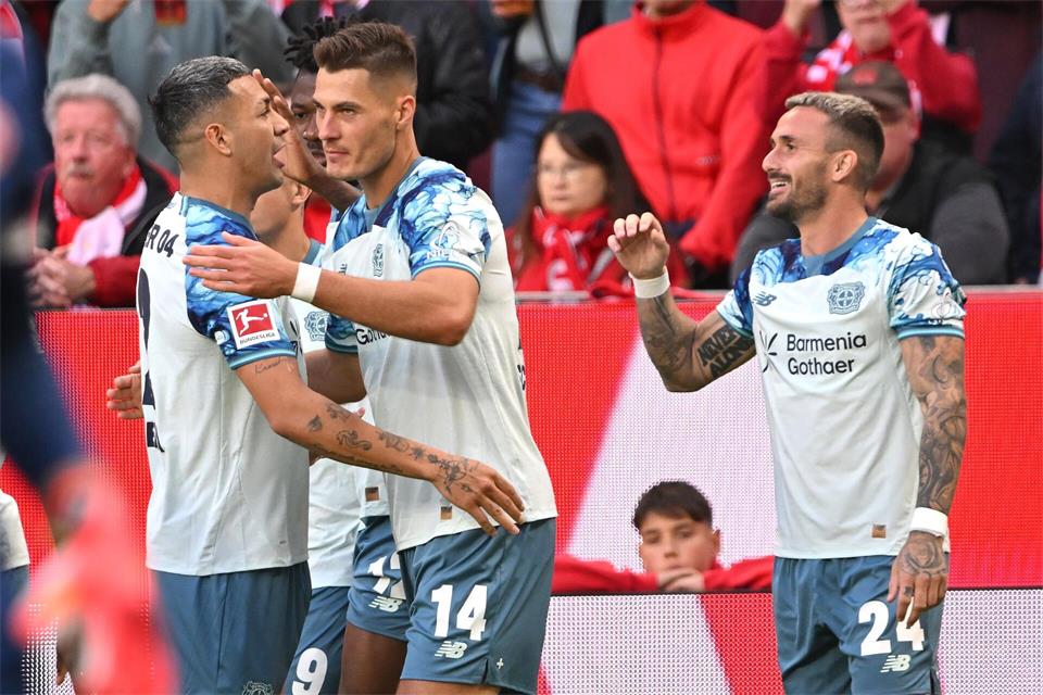 Leverkusen jubelt über einen Sieg in Mainz.Torsten Silz/dpa