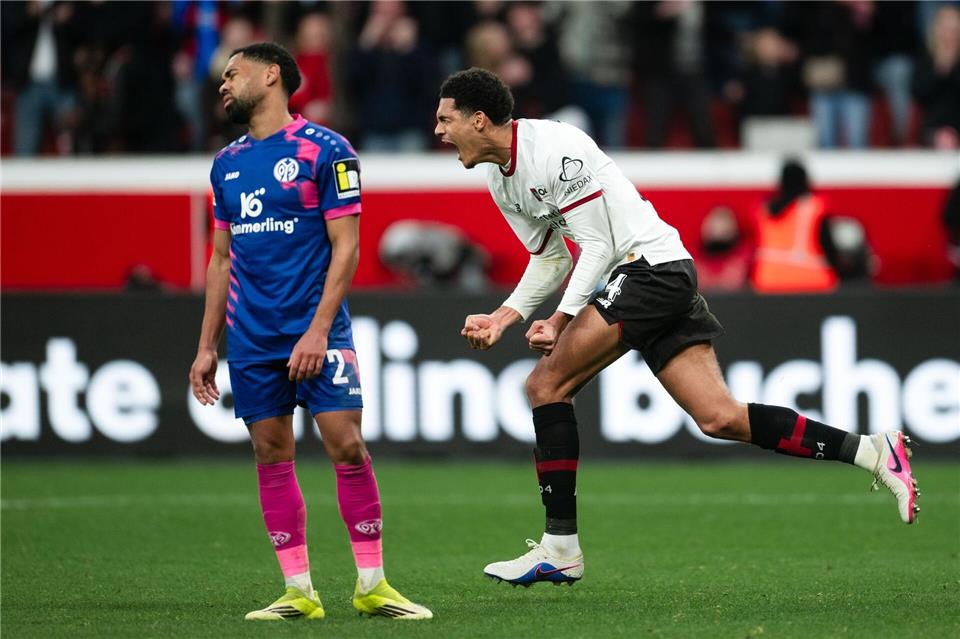 Leverkusens Jarell Quansah jubelt über den Ausgleich. Marius Becker/dpa
