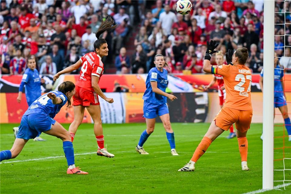 Leverkusens Keepern Friederike Repohl ist erneut verletzt. (Archivbild)Sven Hoppe/dpa