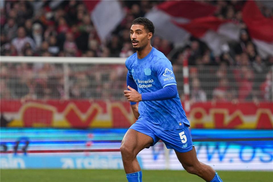 Leverkusens Verteidiger Loïc Badé fällt vorerst aus.Soeren Stache/dpa