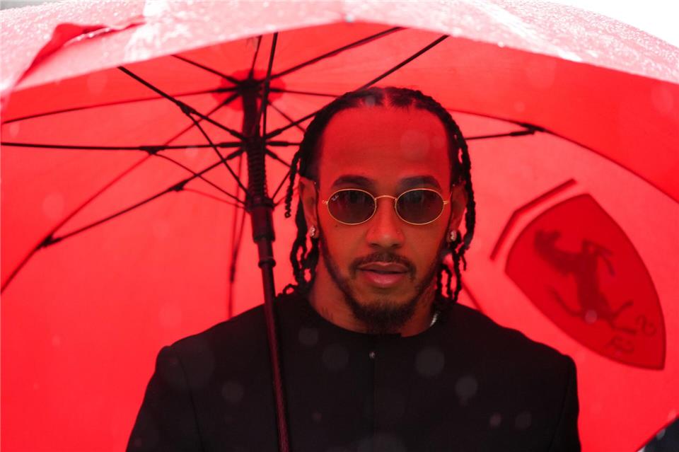 Lewis Hamilton freute sich über britisches Sommerwetter.Bradley Collyer/PA Wire/dpa