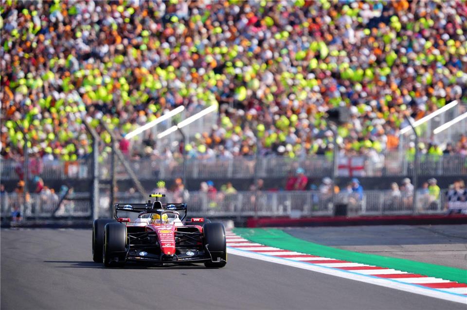 Lewis Hamilton gibt in Silverstone den Ton an.David Davies/PA Wire/dpa
