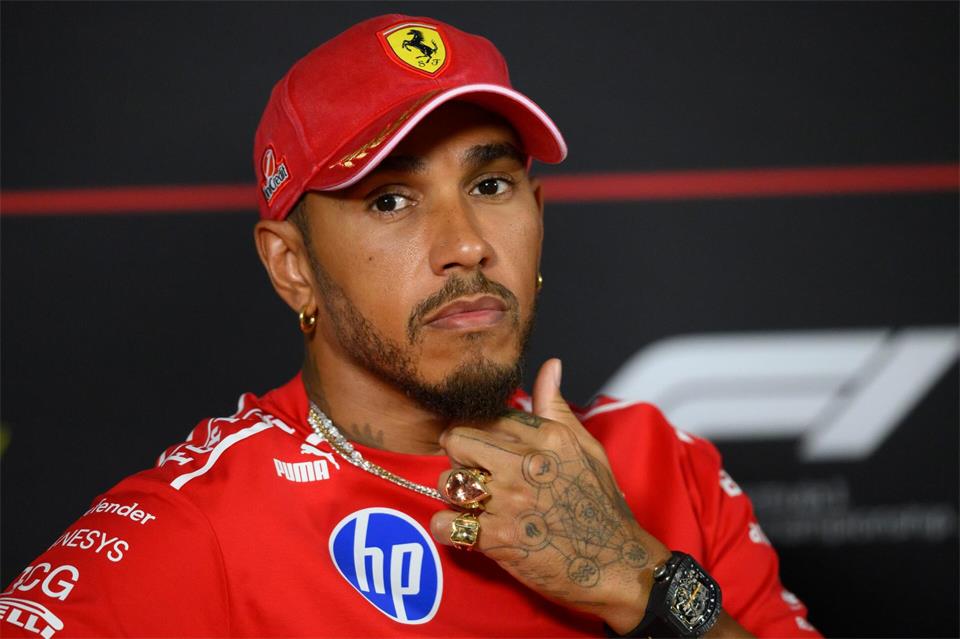 Lewis Hamilton spürt den Druck.Riccardo Righetti/ZUMA Press Wire/dpa