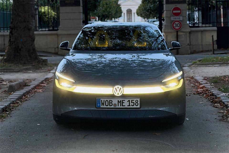 Licht-Maschine: Auch wenn bereits viele Hersteller ihre Fronten von Serienautos beleuchten, kann das immer noch beeindrucken.Thomas Geiger/dpa-tmn