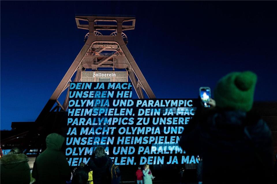 Licht-Video-Installationen des Bielefelder Künstlers Hans-Christoph Mücke an der Zeche Zollverein in Essen.Fabian Strauch/dpa