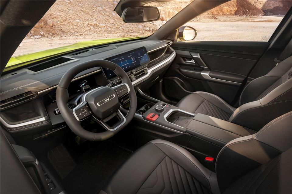 Licht und Schatten: Für den Innenraum hat unser Tester Lob - aber auch Tadel.Jeep/Stellantis/dpa-tmn