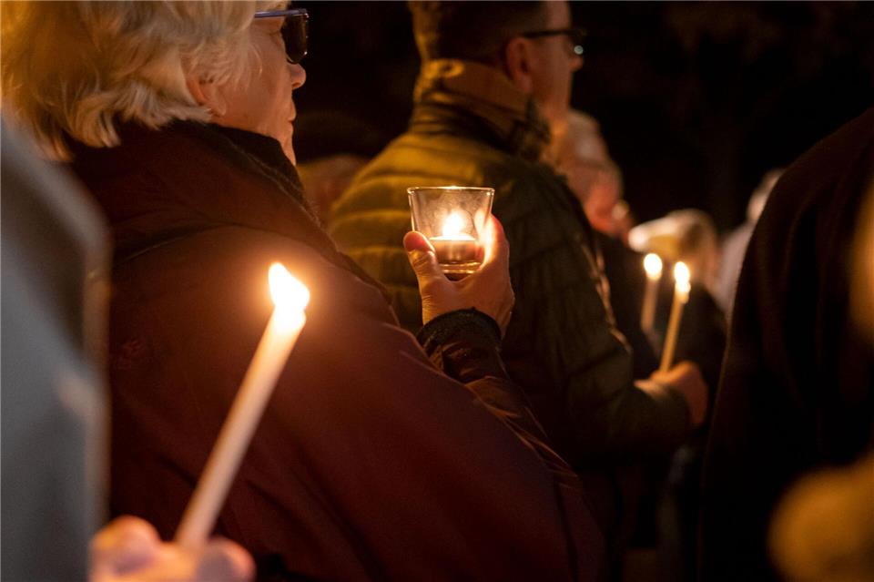 Lichterketten gegen Antisemitismus gab es über die Jahre immer wieder. (Archivbild)Peter Steffen/dpa