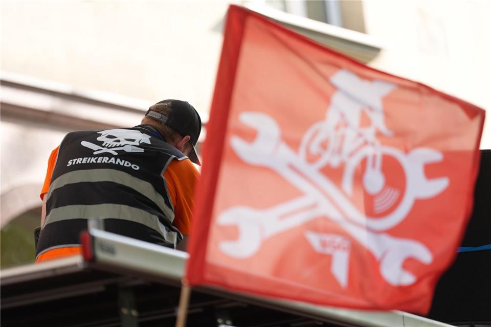 Lieferando-Beschäftigte demonstrieren gegen Entlassungspläne in Hamburg. (Archivbild) Marcus Brandt/dpa