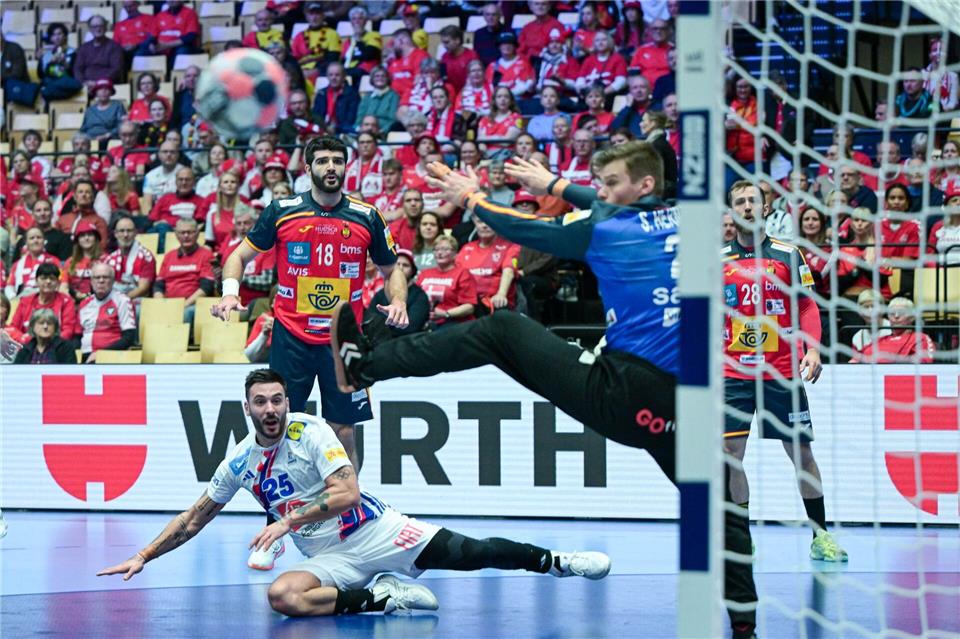 Lieferte gegen Frankreich eine starke Partie: Spaniens Torwart Sergey Hernandez.Sina Schuldt/dpa